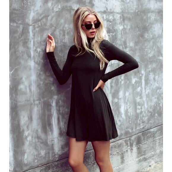 Lulus Dresses & Skirts - Lulus Black Sway Girl Sway Swing Turtleneck Mini Dress Long Sleeve Jersey Small